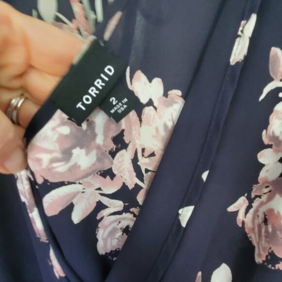 Torrid Women's Black Floral Short Sleeve Blouse Sz 2X - Picture 4 of 4